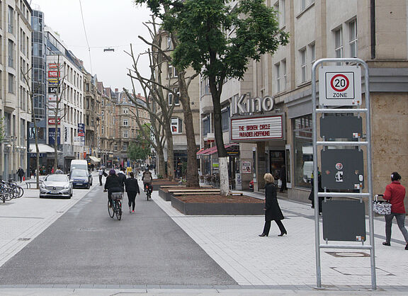 Tempo-20-Zone in der Tübinger Straße, Stuttgart Tempo-20-Zone in der Tübinger Straße, Stuttgart