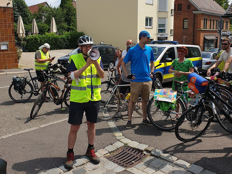 Demo Radschnellweg Wildparkstraße am 23.7.2022 - Tobias Willerding am Start Demo Radschnellweg Wildparkstraße - Tobias Willerding am Start