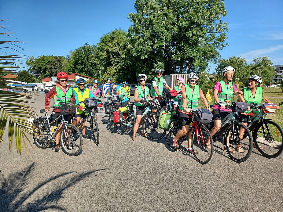 Deutsch-französische Fahrrad-Sternfahrt nach Straßburg Teilnehmer der Fahrrad-Sternfahrt nach Straßburg unterwegs