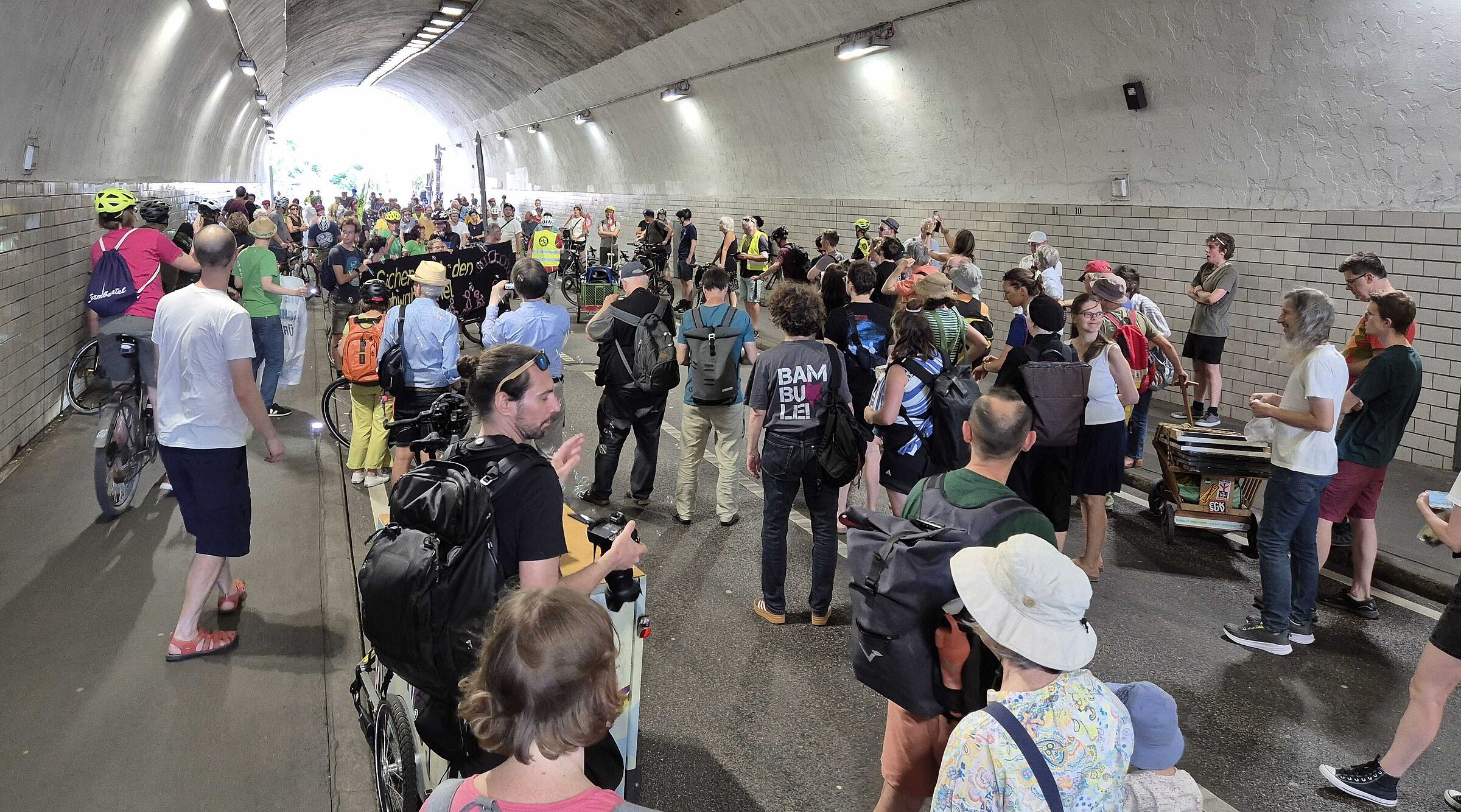 Fuß- und Raddemo zum Schwabtunnel am 4.7.2025.