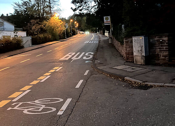 Waldburgstraße mit Schutzstreifen bergauf