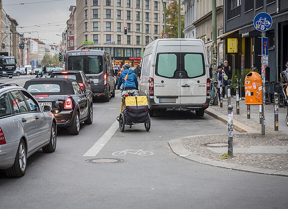 Radfahren in der Stadt: blockierter Radweg